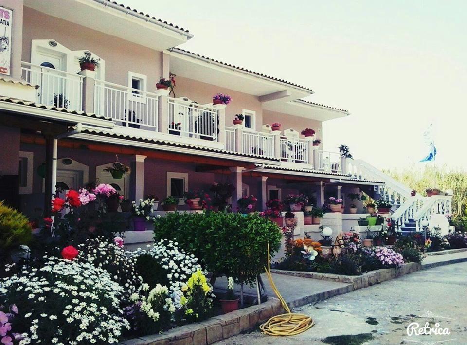 Santa Barbara Lakis Apartments Perivólion 外观 照片